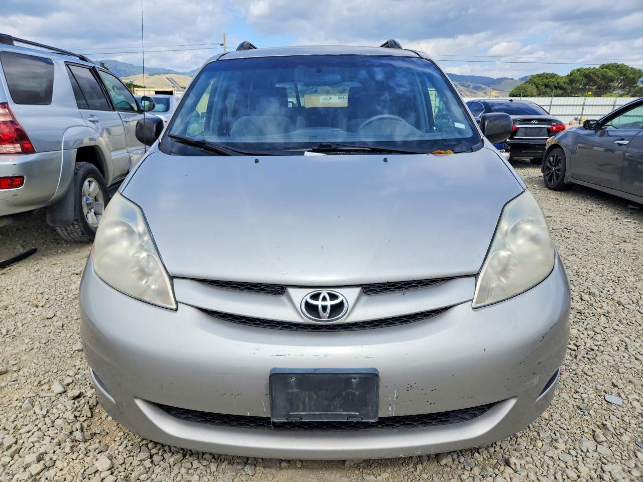 2008 Toyota Sienna Le 7-Passenger - Фото 5