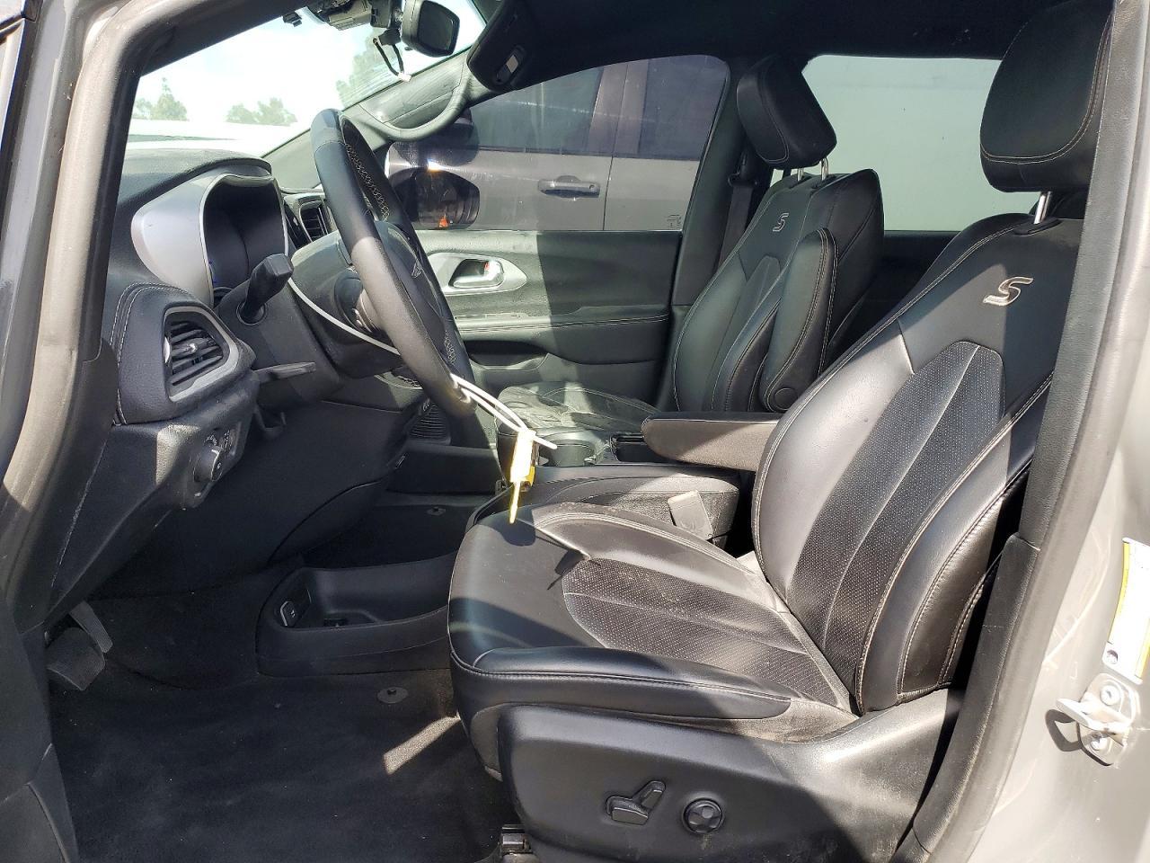 2023 Chrysler Pacifica Hybrid Touring L - Image 7