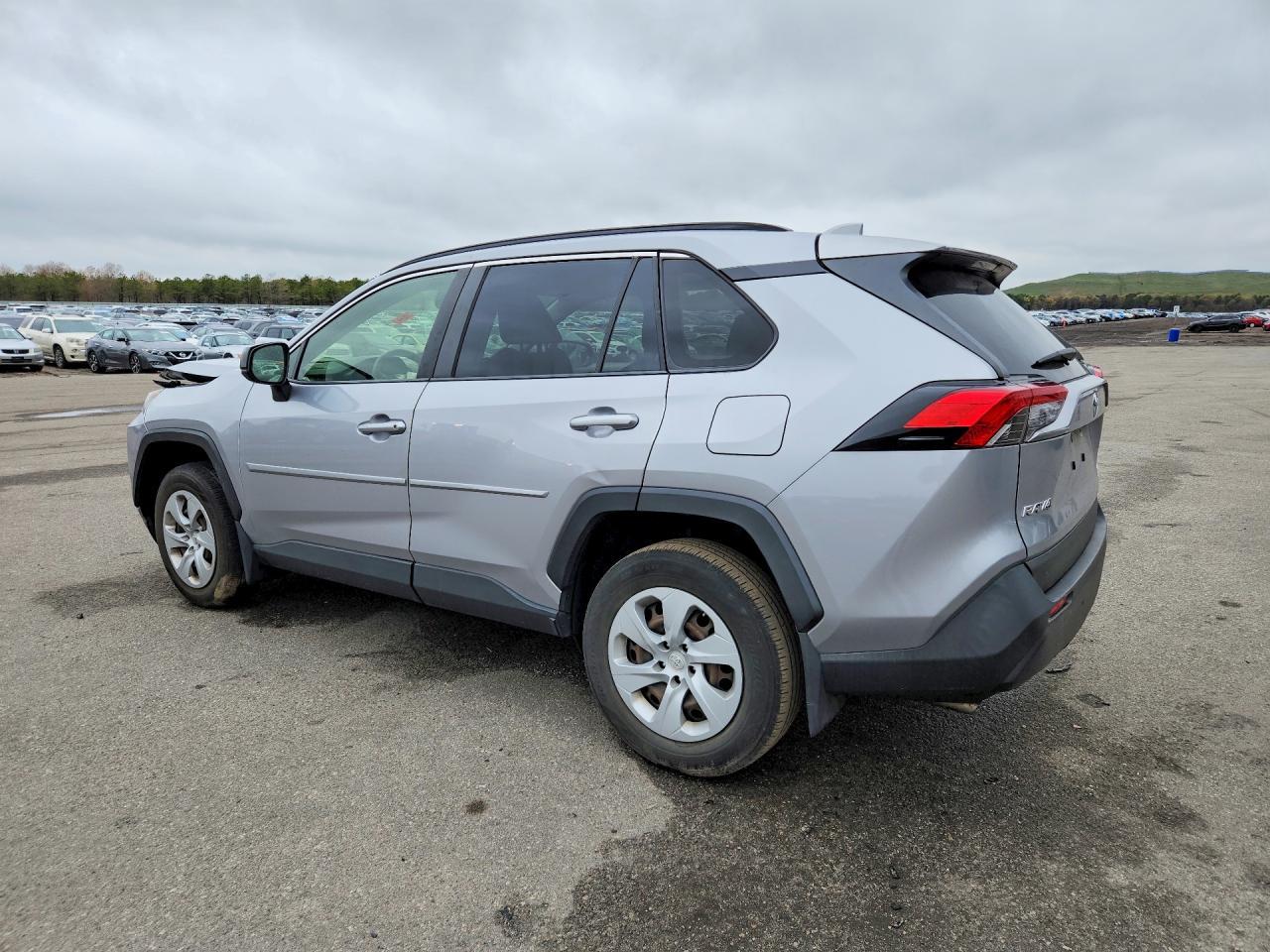 2020 Toyota Rav4 Le - Фото 2