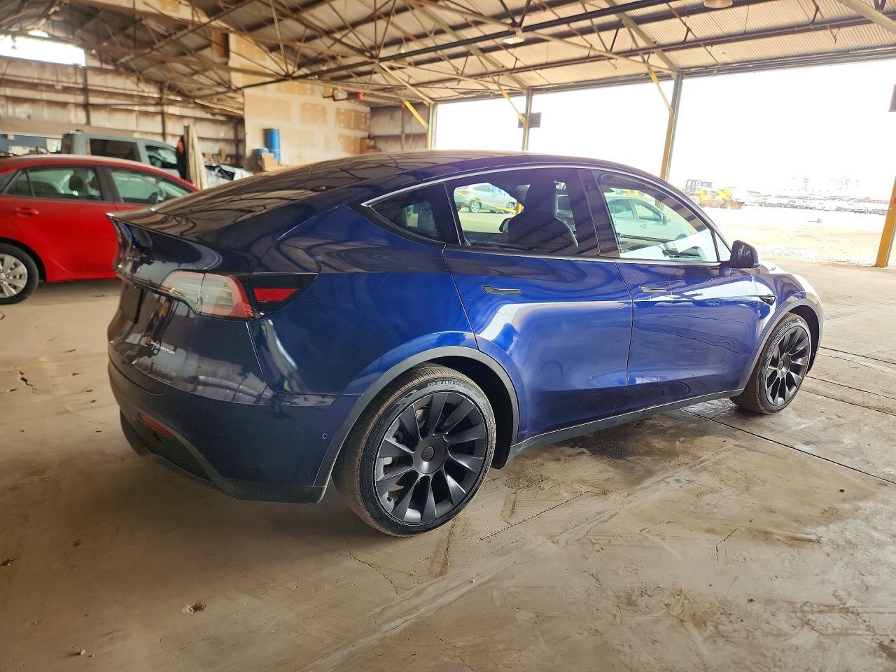 2023 Tesla Model Y - Фото 3