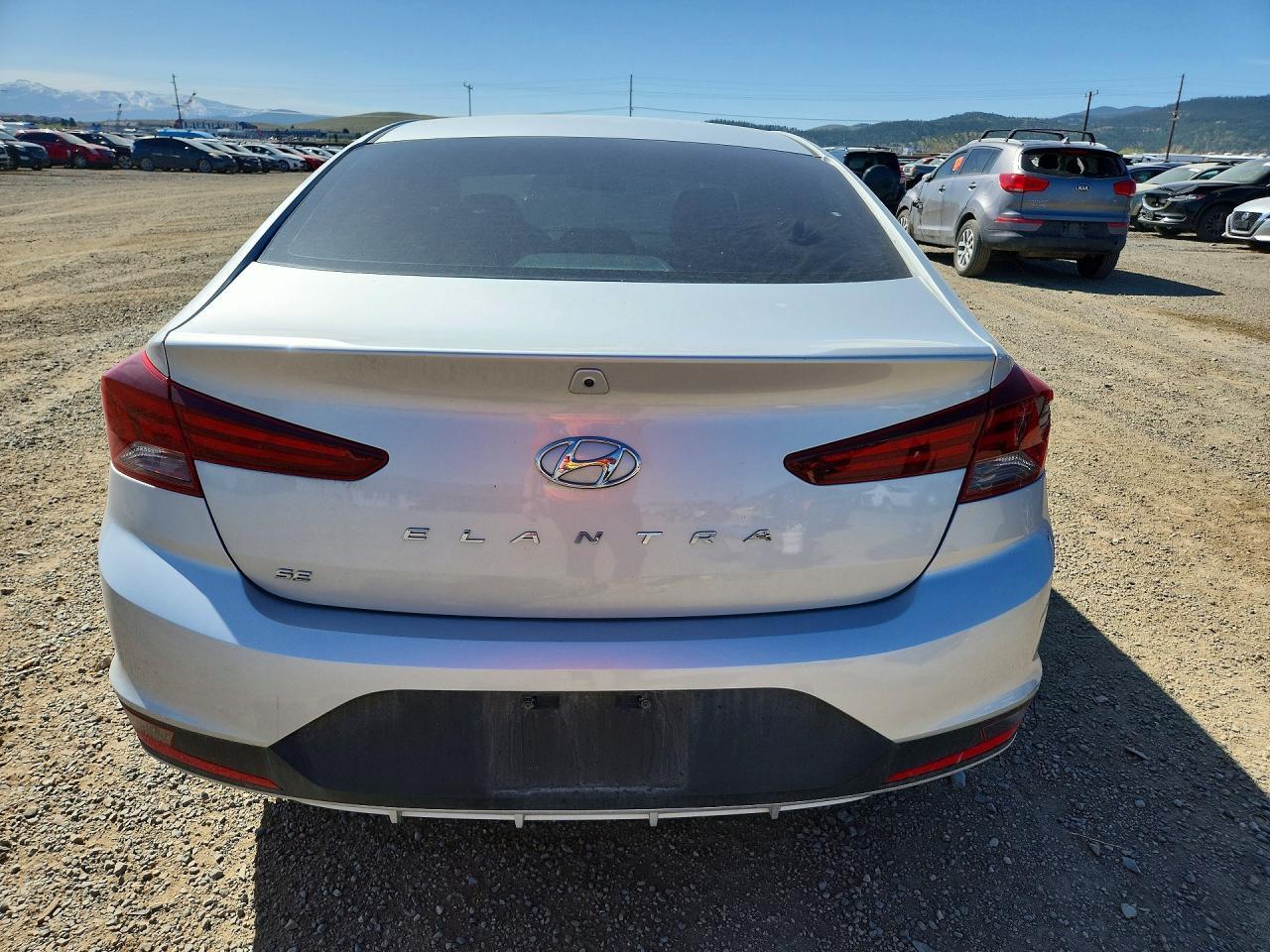 2019 Hyundai Elantra Se - Image 6