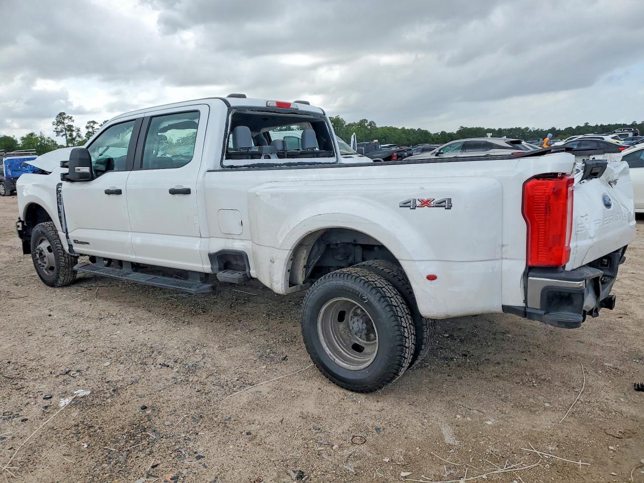2024 Ford F350 Super Duty - Фото 2