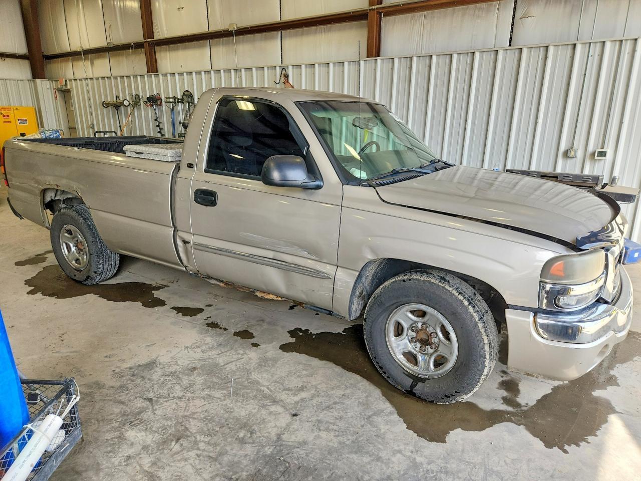 2004 GMC New Sierra C1500 - Image 4