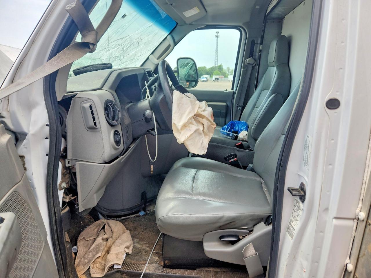 2019 Ford E350 Box Truck - Image 7