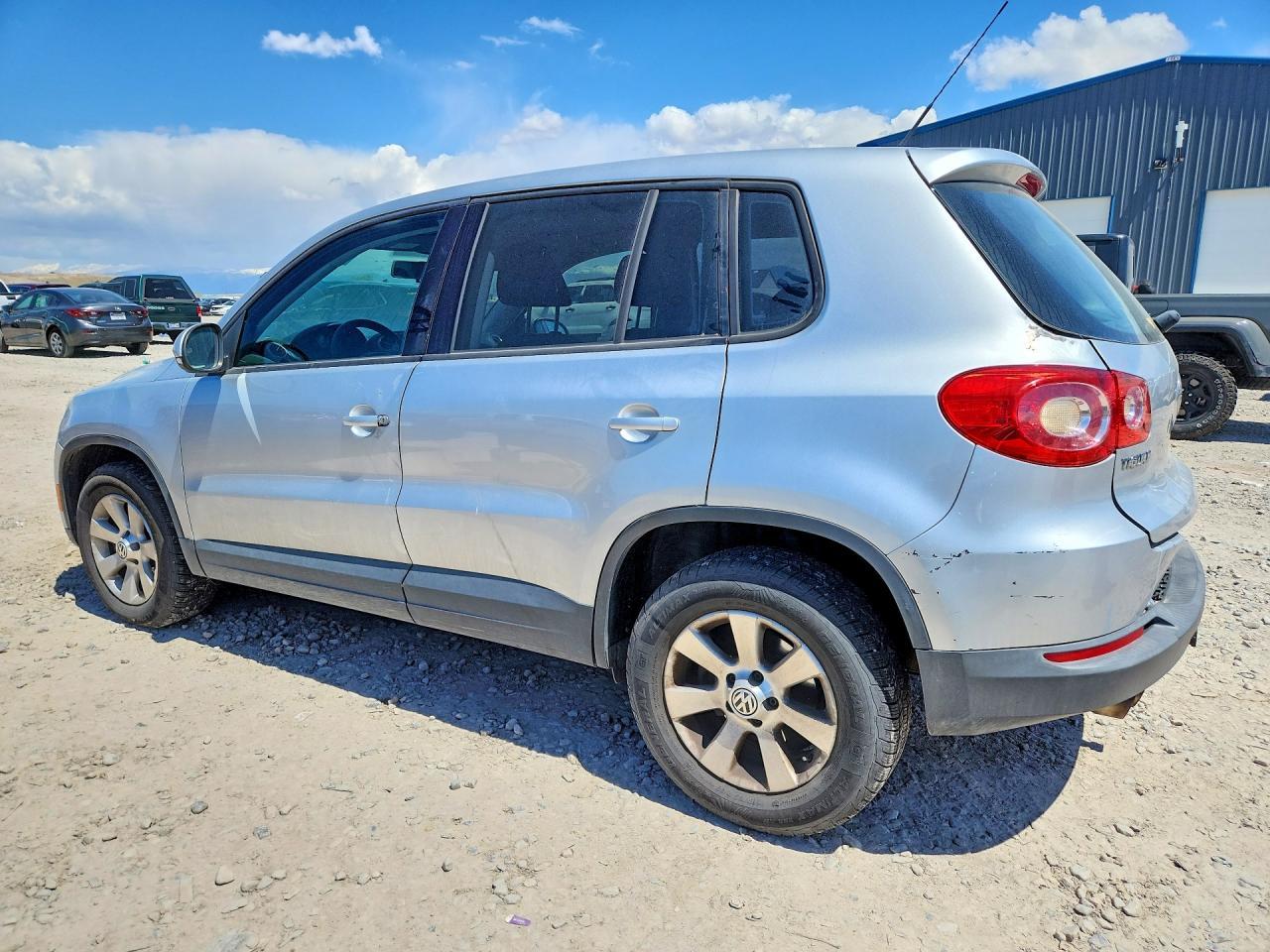 2010 Volkswagen Tiguan Se - Image 2