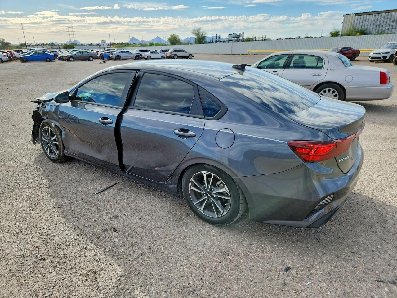 2023 Kia Forte Lxs - Image 2