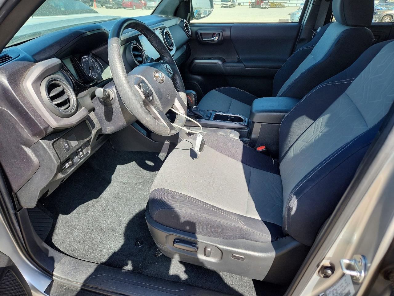 2022 Toyota Tacoma Trd Off-Road - Image 7