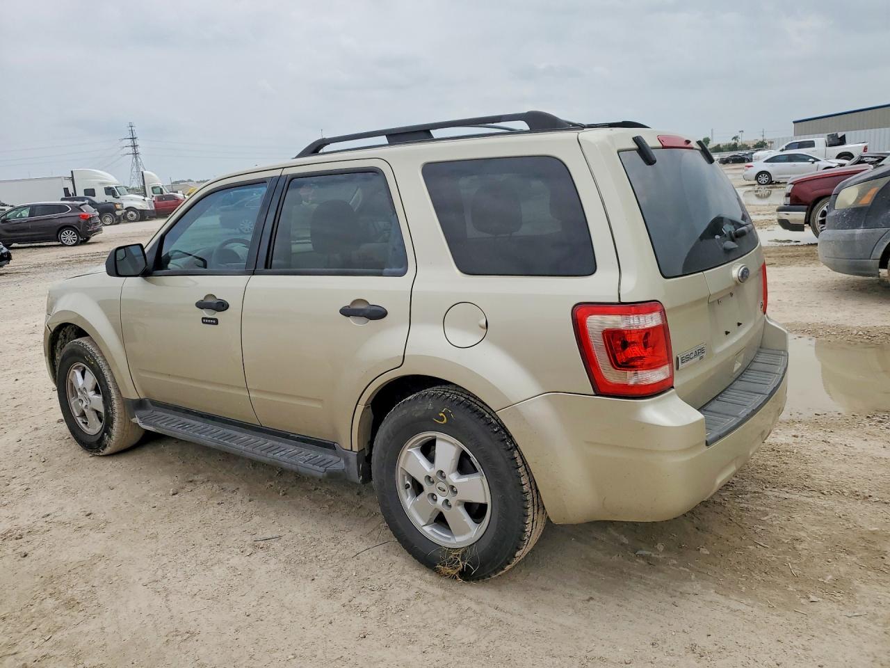 2011 Ford Escape Xlt - Фото 2