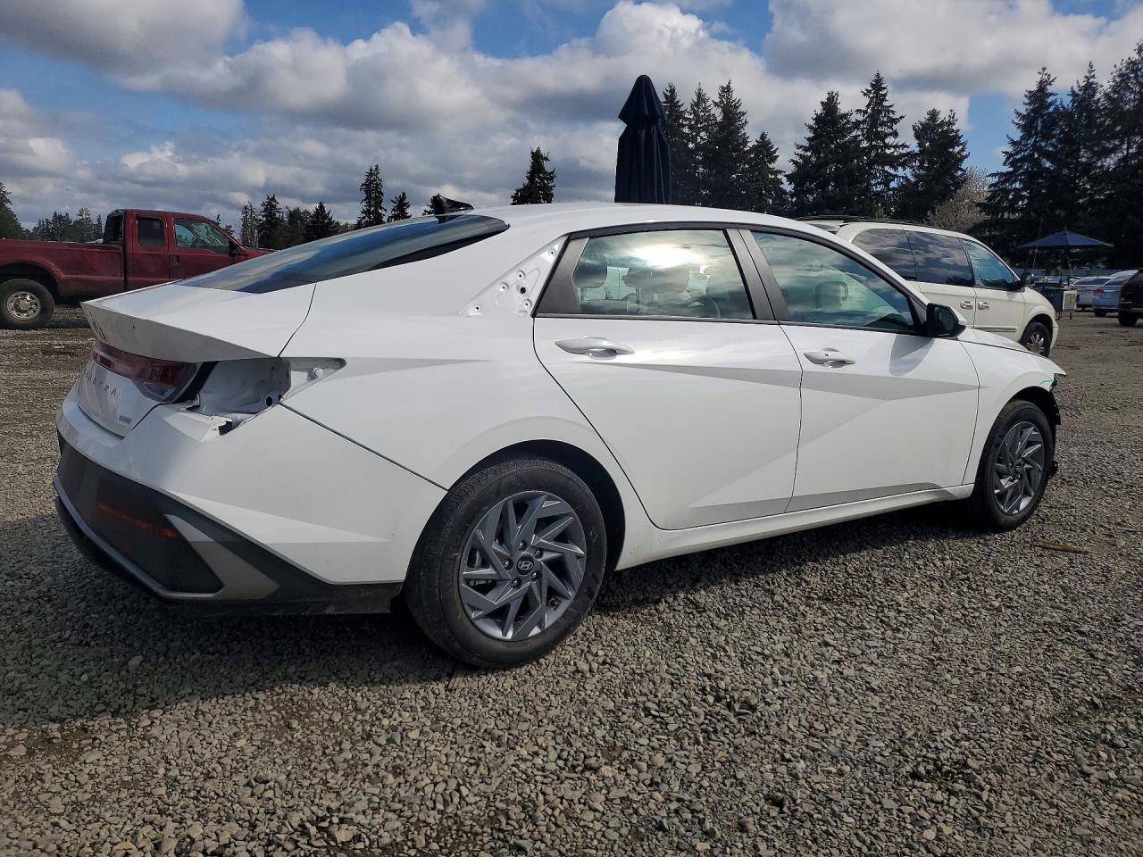 2025 Hyundai Elantra Hybrid Blue - Image 3