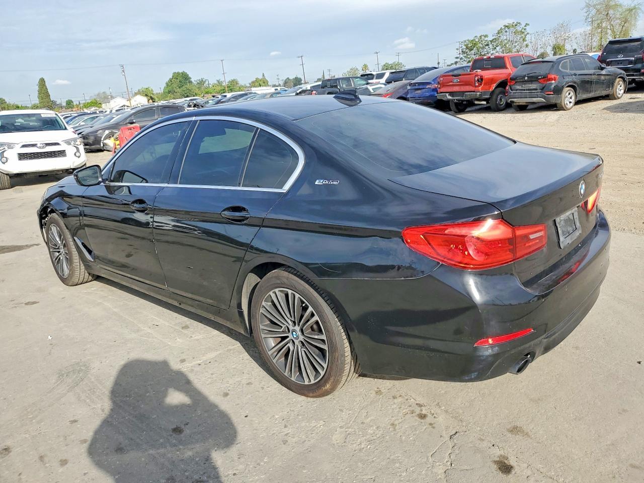 2019 BMW 530E - Image 2