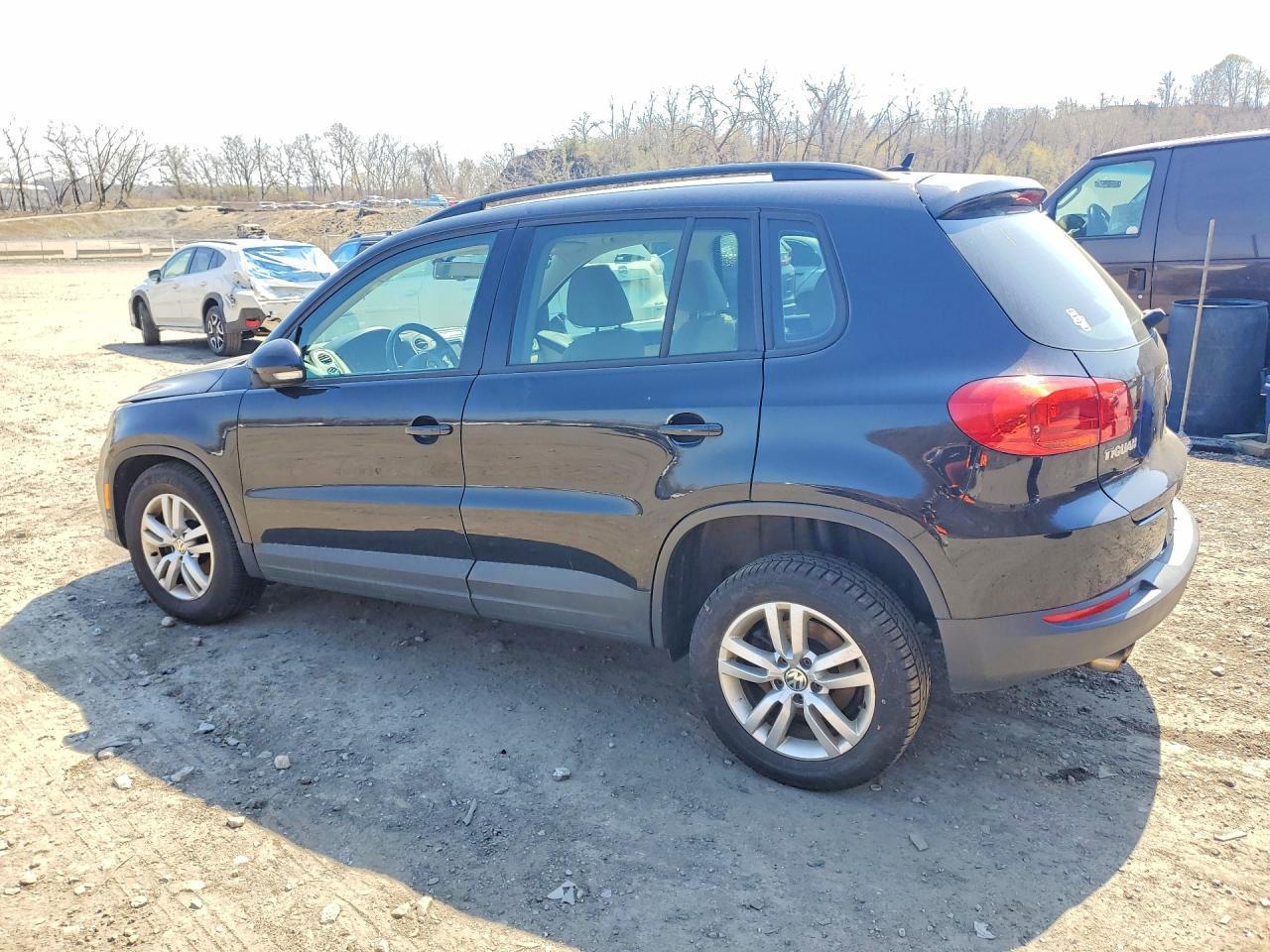2016 Volkswagen Tiguan - Image 2