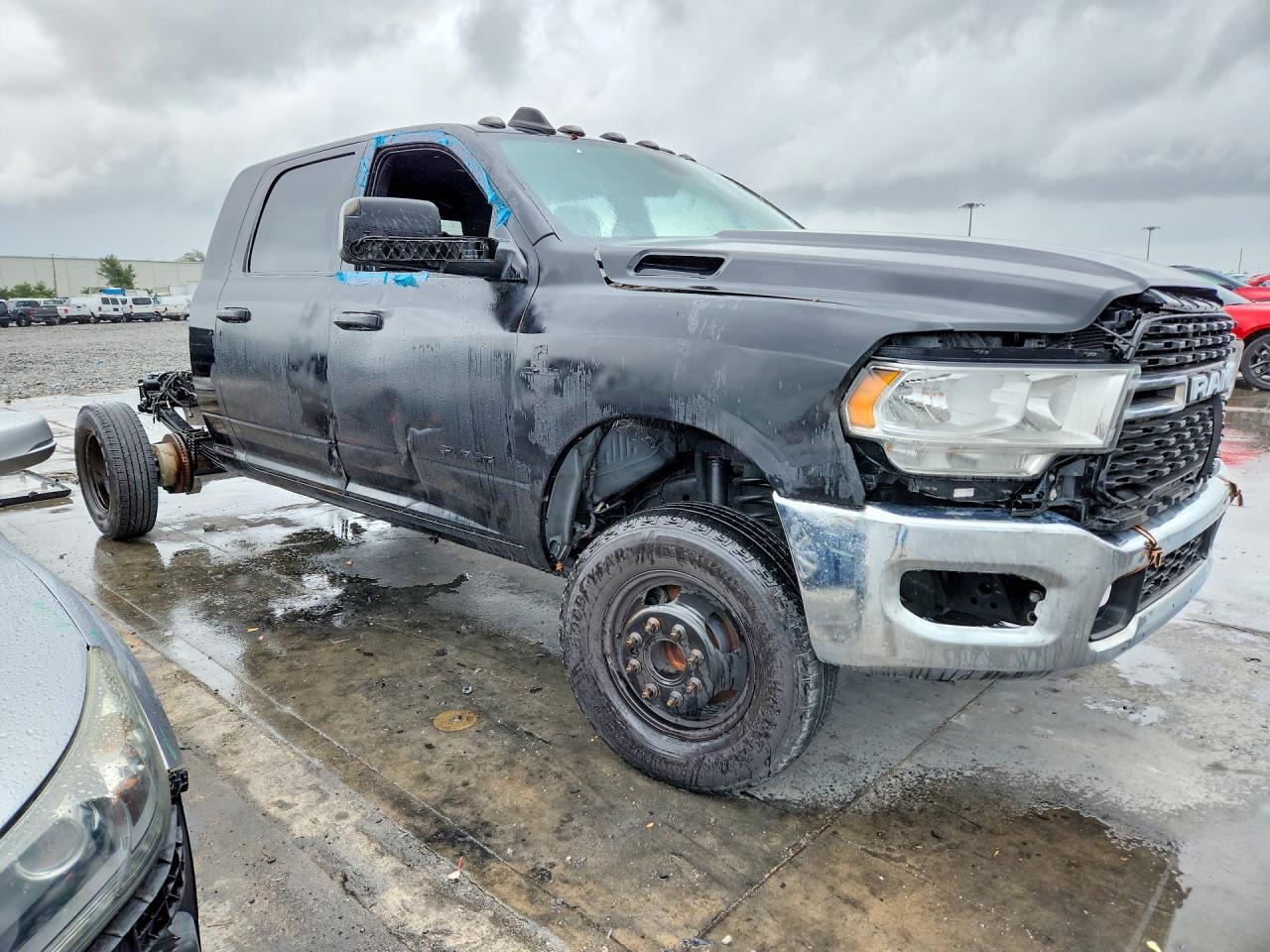 2024 Ram 3500 Laramie 4Wd 6.7L V8 Tdsl - Фото 4