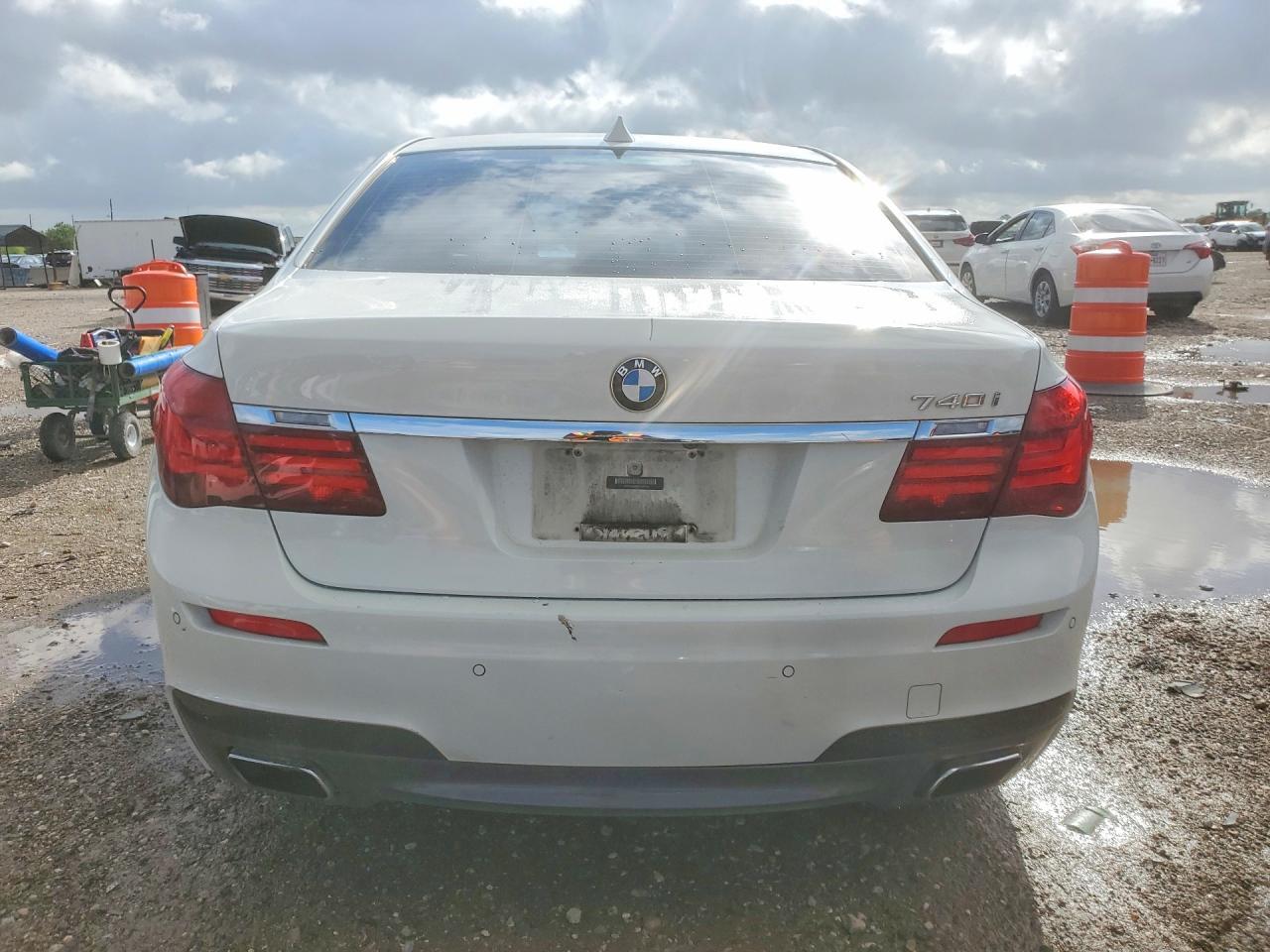 2014 BMW 740 I - Image 6