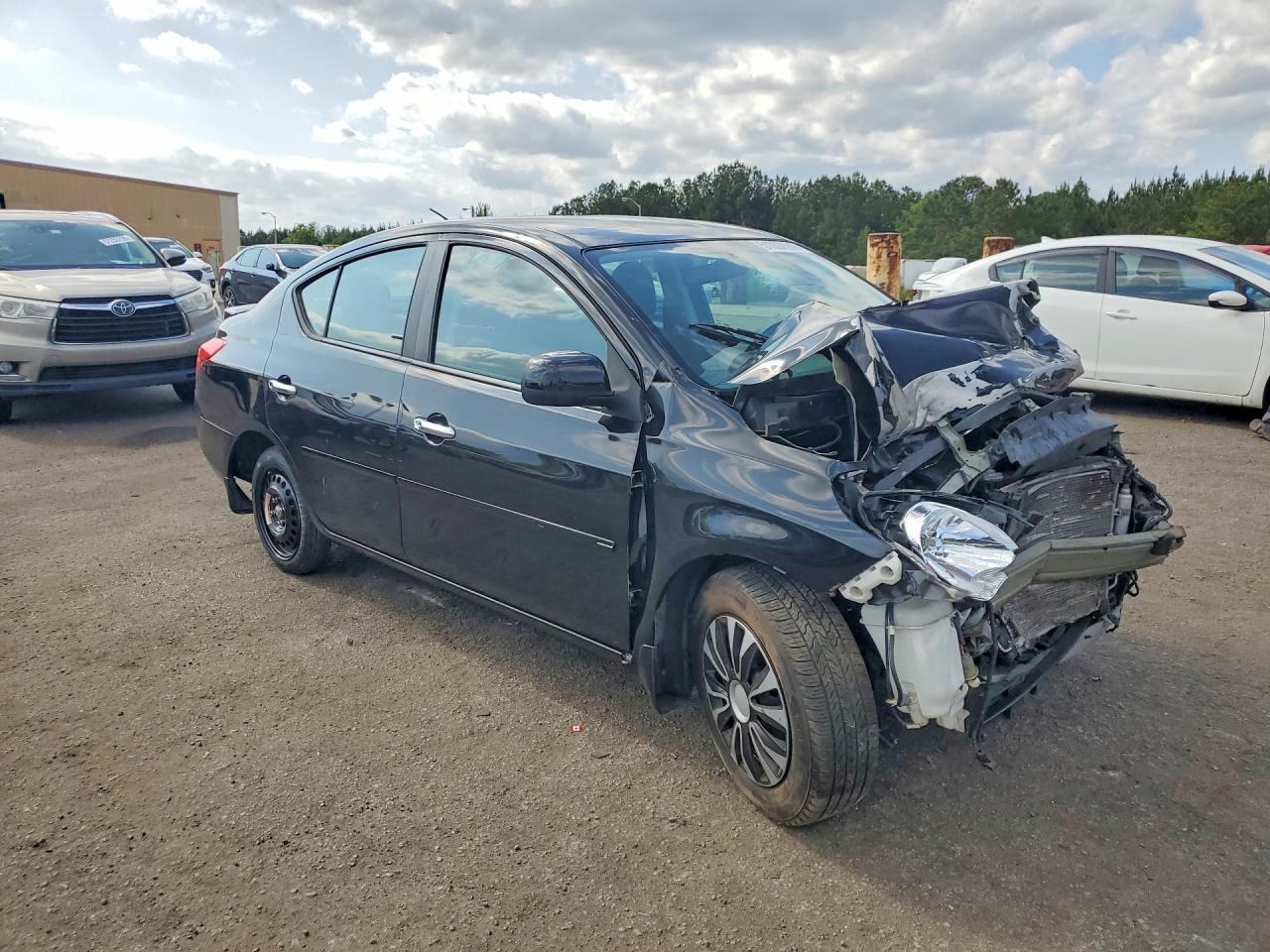2013 Nissan Versa 1.6 S - Фото 4