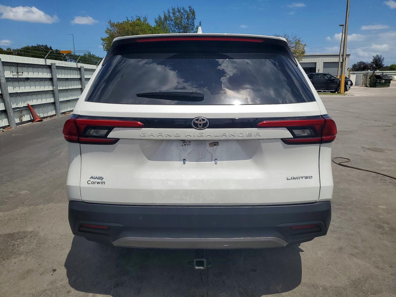 2024 Toyota Grand Highlander Limited - Image 6