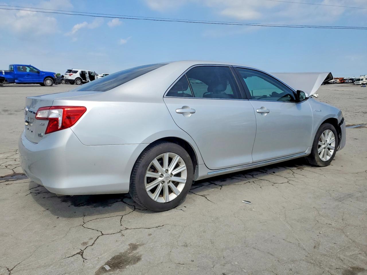 2014 Toyota Camry Hybrid Xle - Image 3