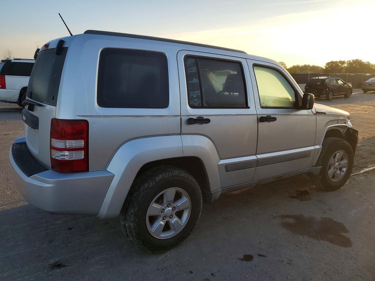 2011 Jeep Liberty Sport - Фото 3