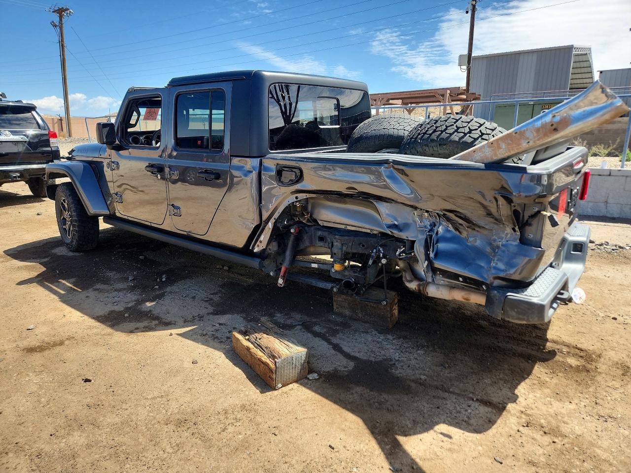2023 Jeep Gladiator Sport - Image 2