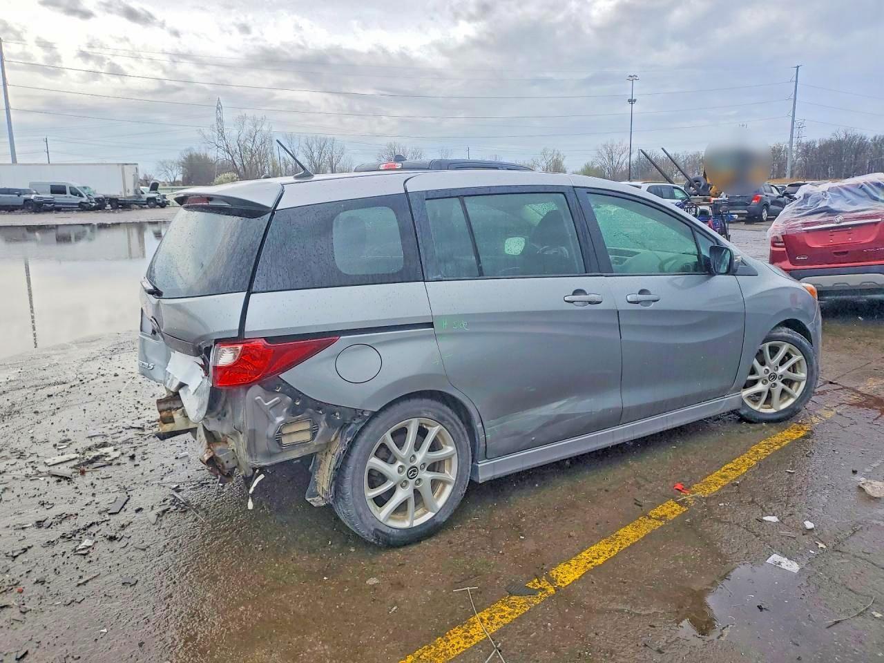 2014 Mazda 5 Touring - Image 3
