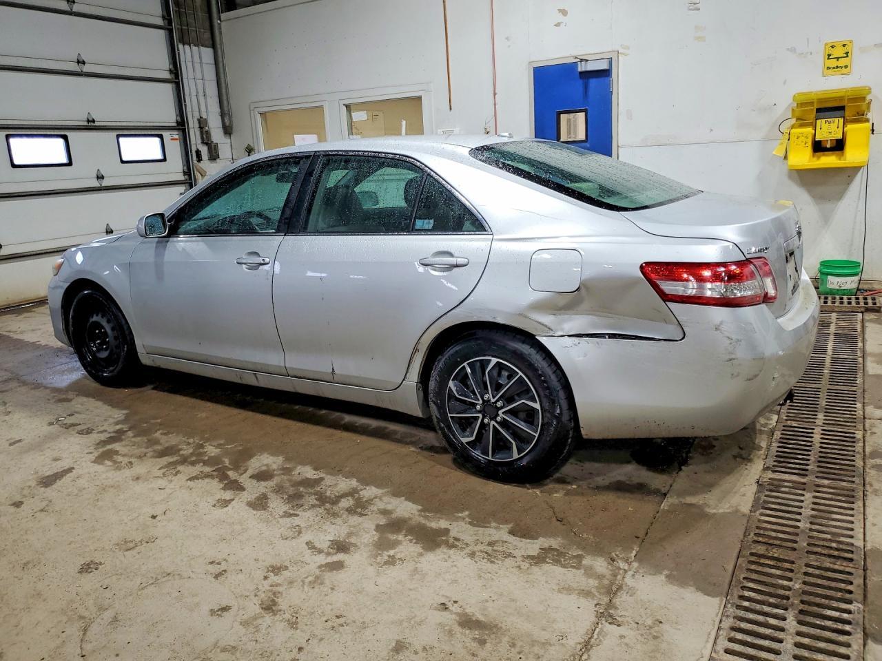 2011 Toyota Camry Le - Image 2
