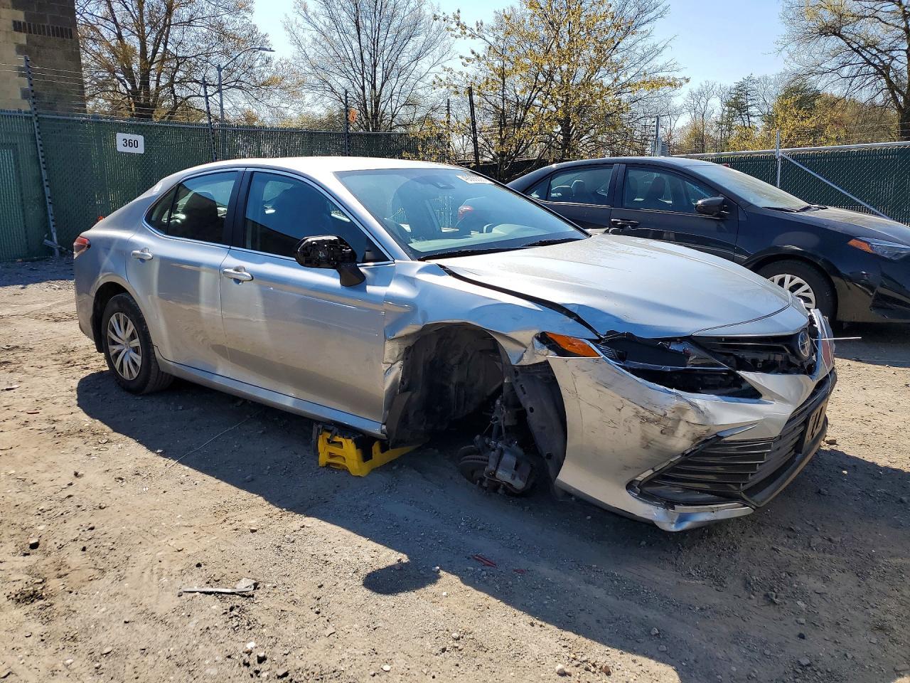 2022 Toyota Camry Le - Image 4