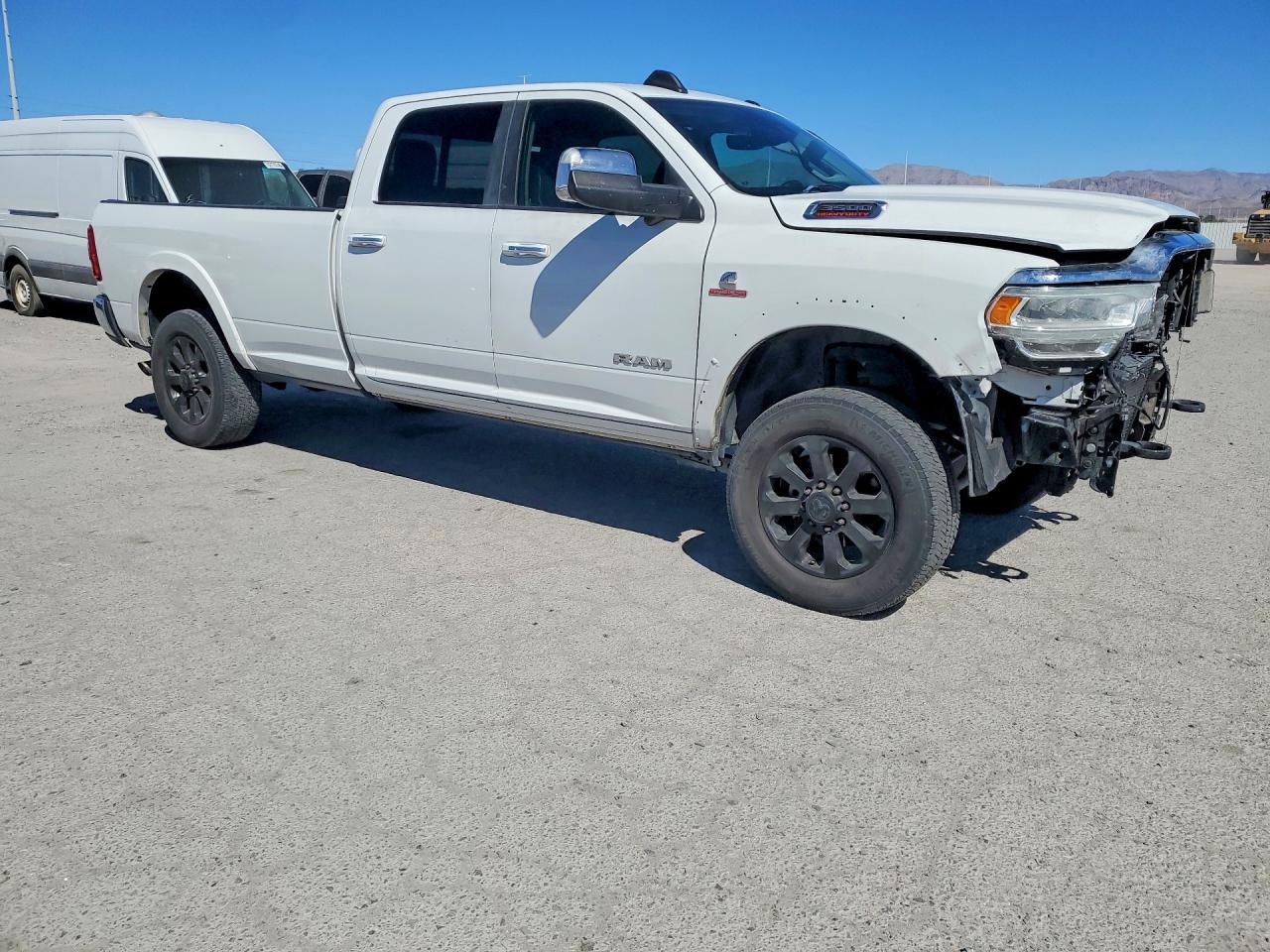 2019 Ram 3500 Laramie - Фото 4