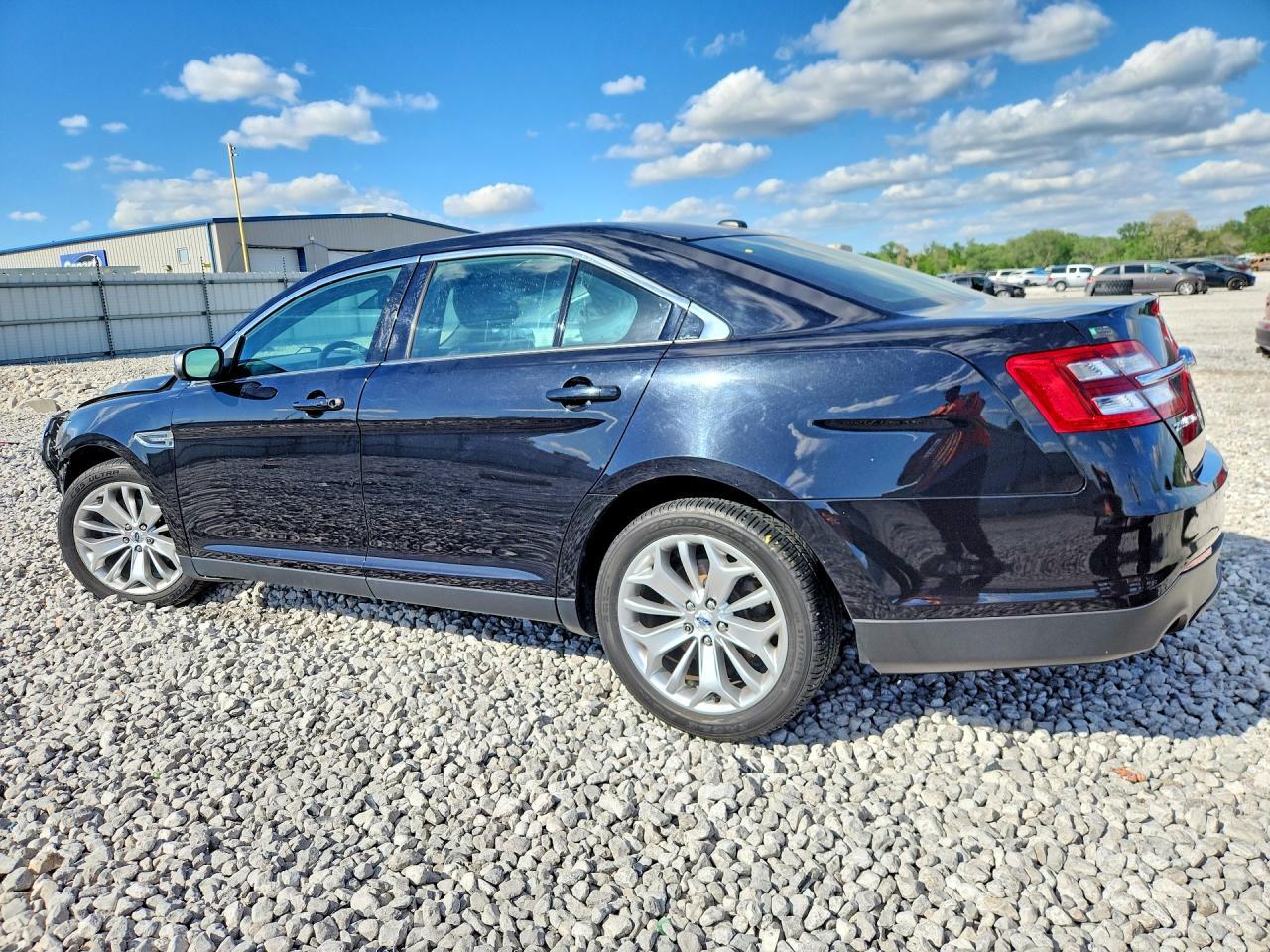 2019 Ford Taurus Limited - Фото 2