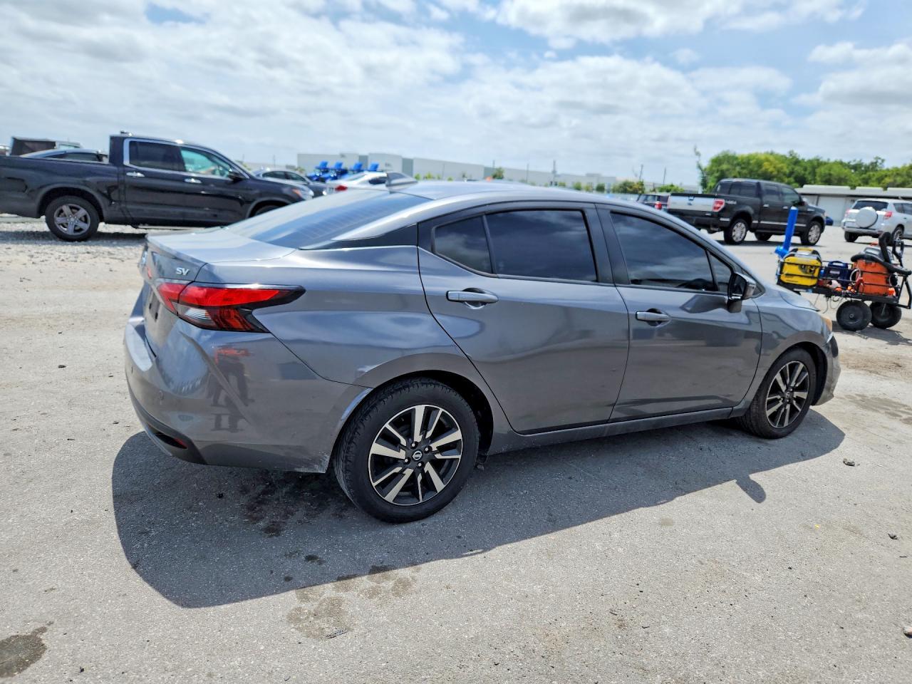2020 Nissan Versa Sv - Фото 3
