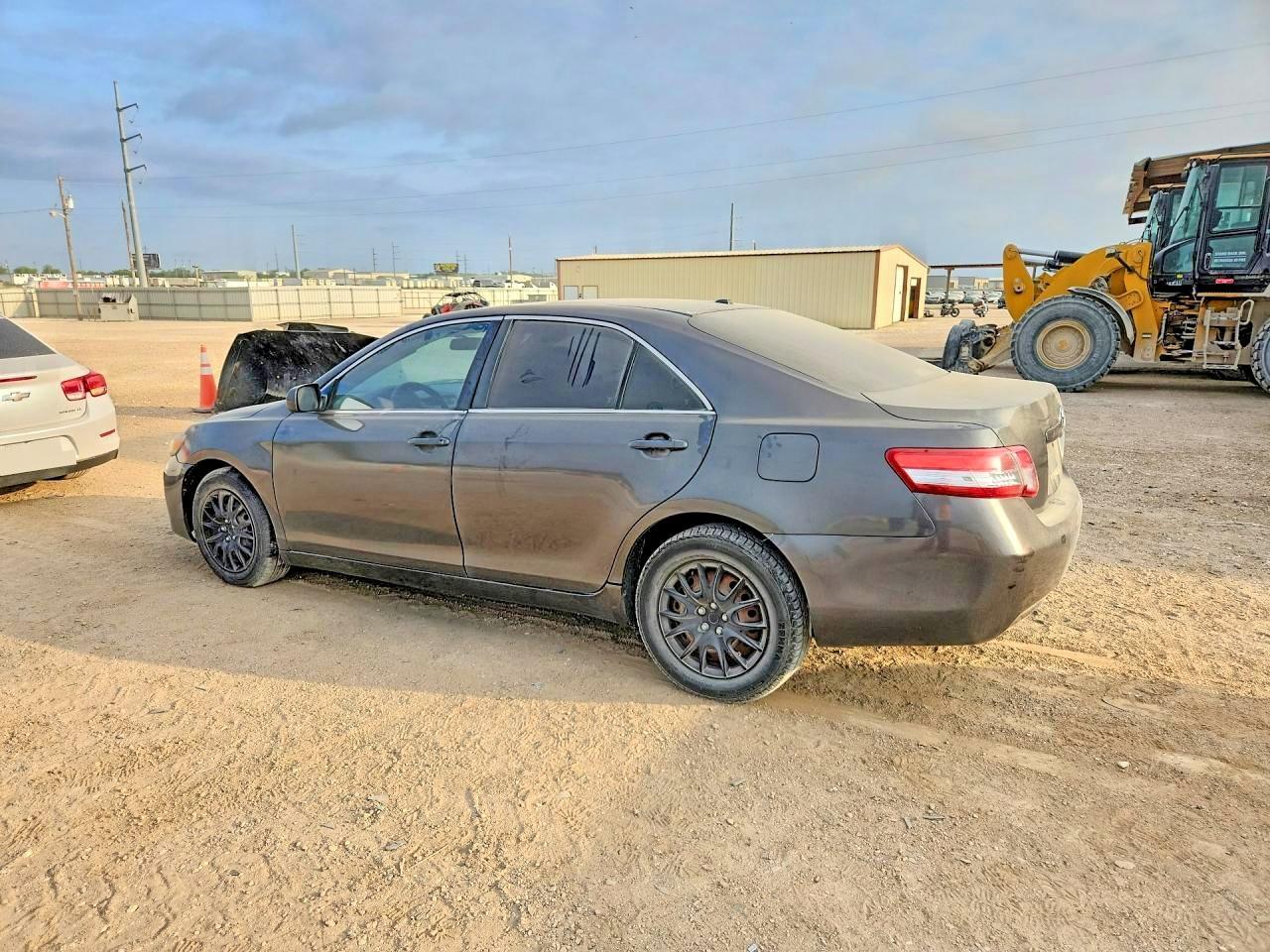 2011 Toyota Camry Le - Фото 2