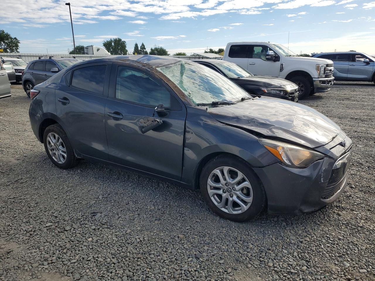 2018 Toyota Yaris Ia Base - Image 4