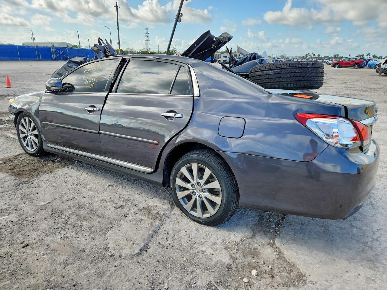2011 Toyota Avalon Limited - Фото 2
