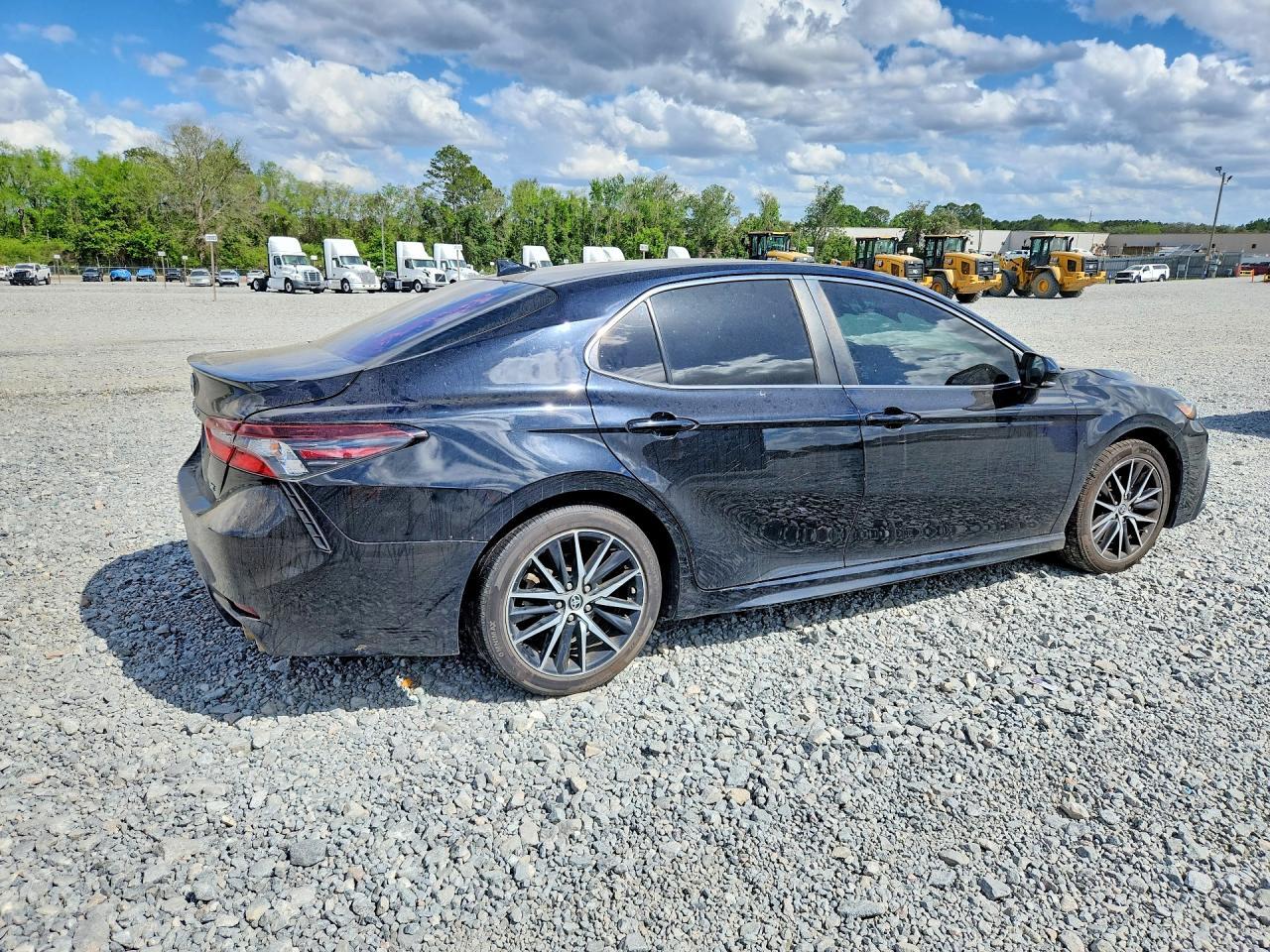 2023 Toyota Camry Se - Фото 3