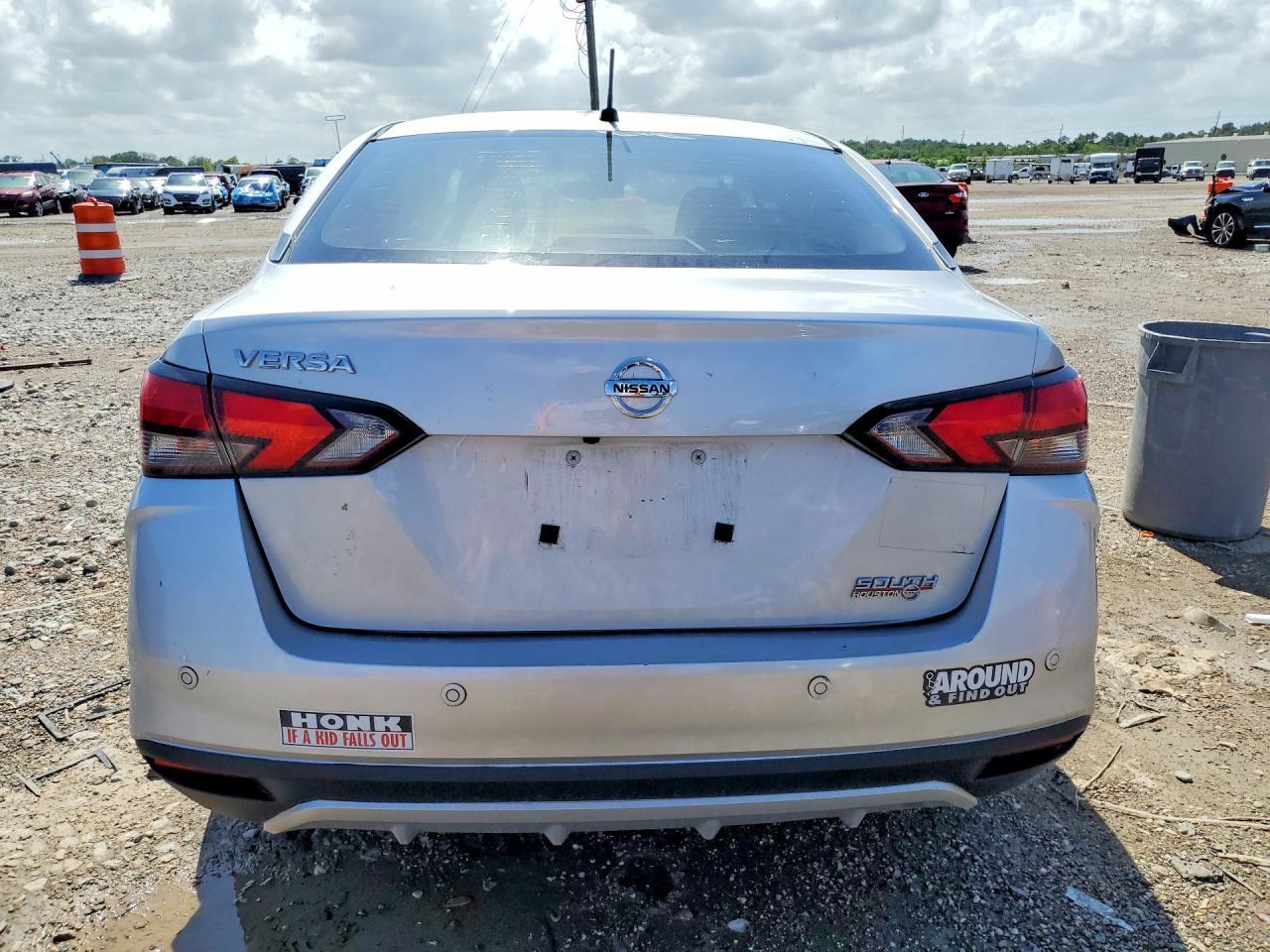 2020 Nissan Versa S - Image 6