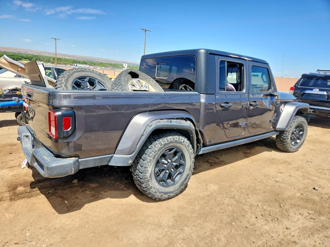 2023 Jeep Gladiator Sport - Image 3