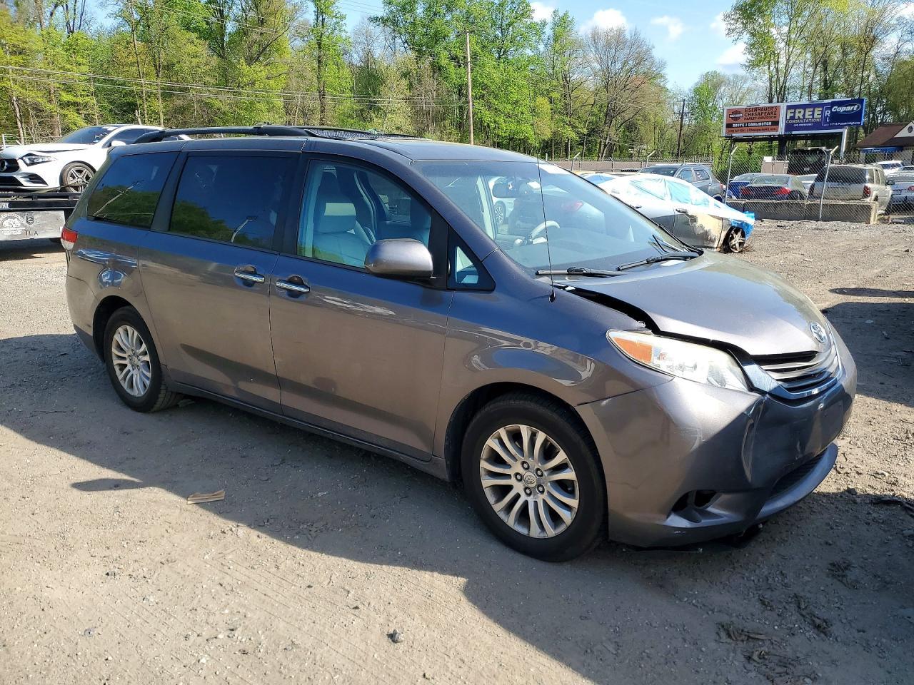 2012 Toyota Sienna Xle 8-Passenger - Фото 4