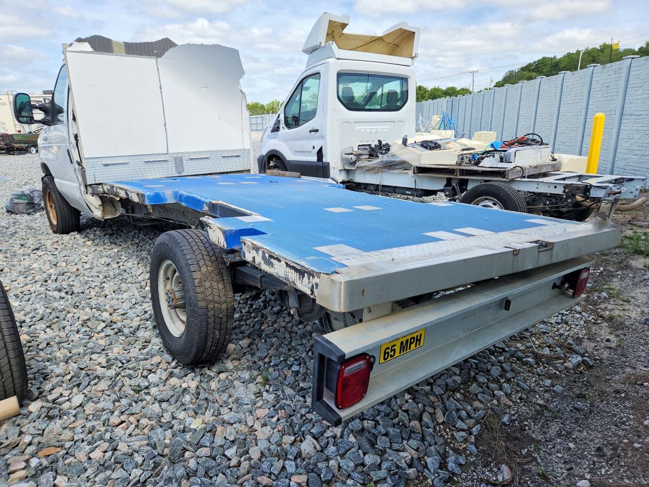2023 Ford E350 Flatbed Truck - Фото 6