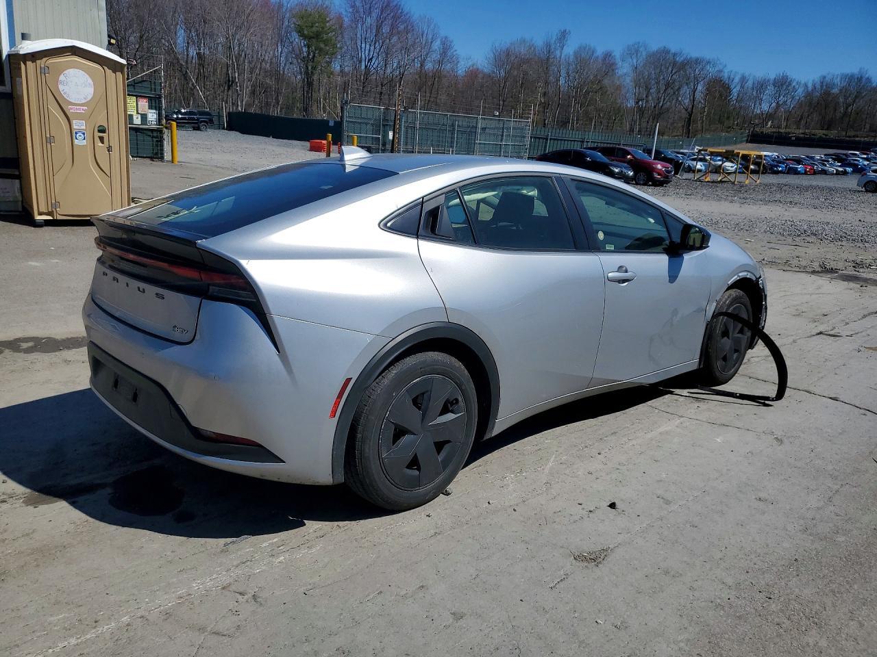 2025 Toyota Prius Le - Фото 3