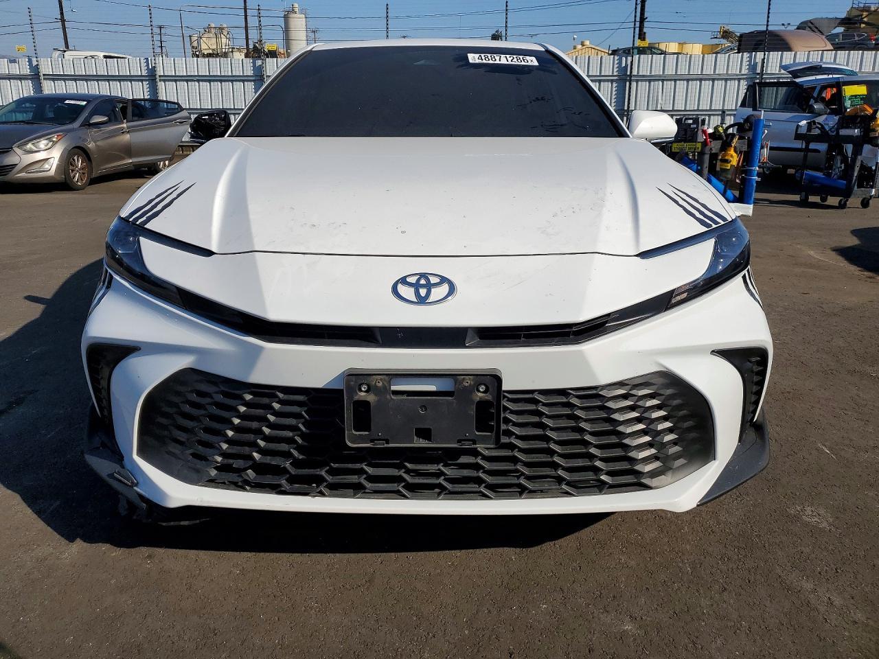 2025 Toyota Camry Se - Image 5
