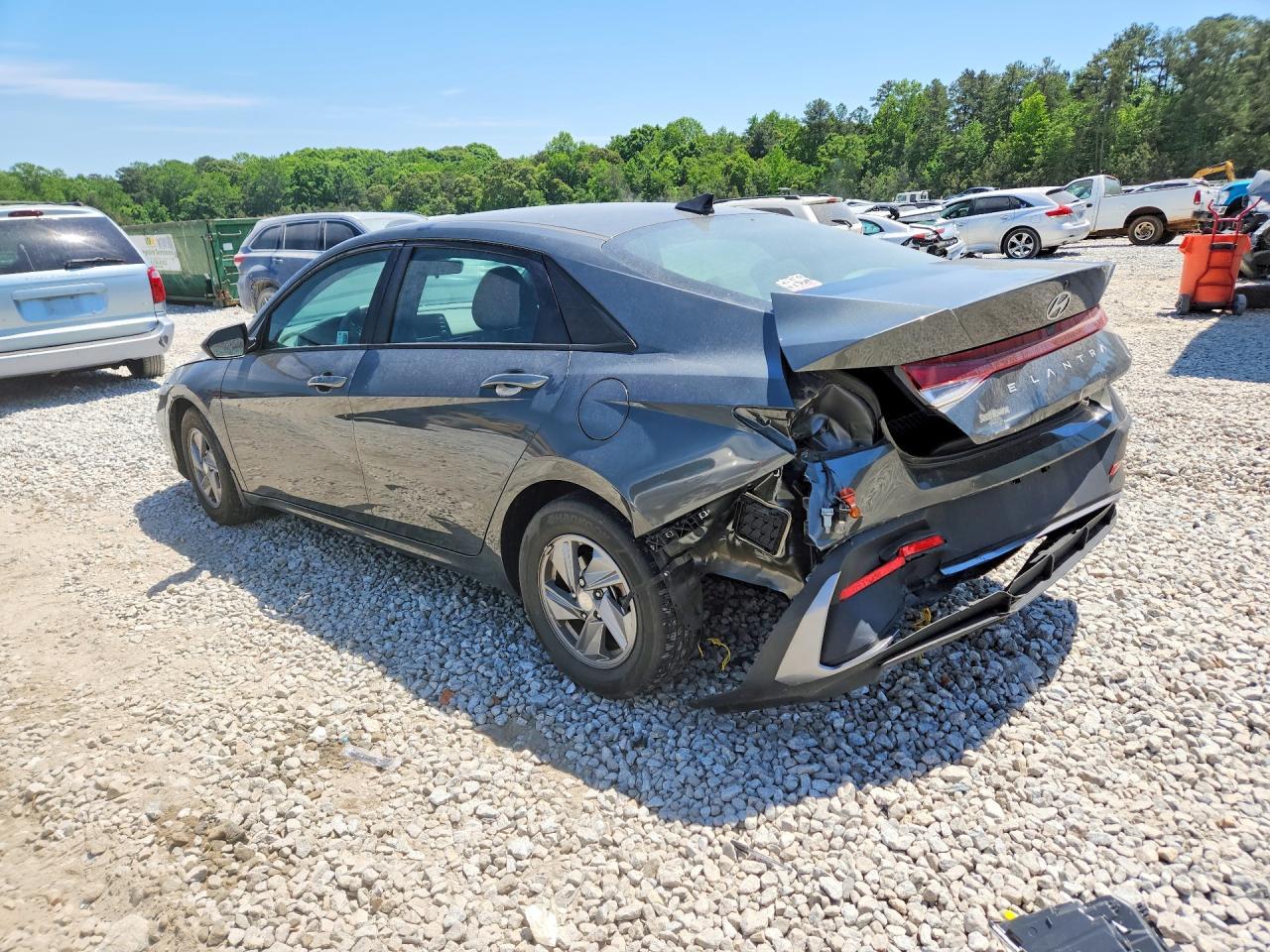 2024 Hyundai Elantra Se - Image 2