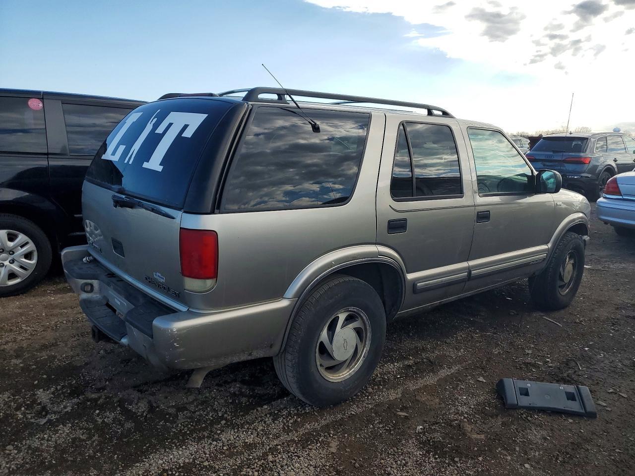 2001 Chevrolet Blazer - Image 3