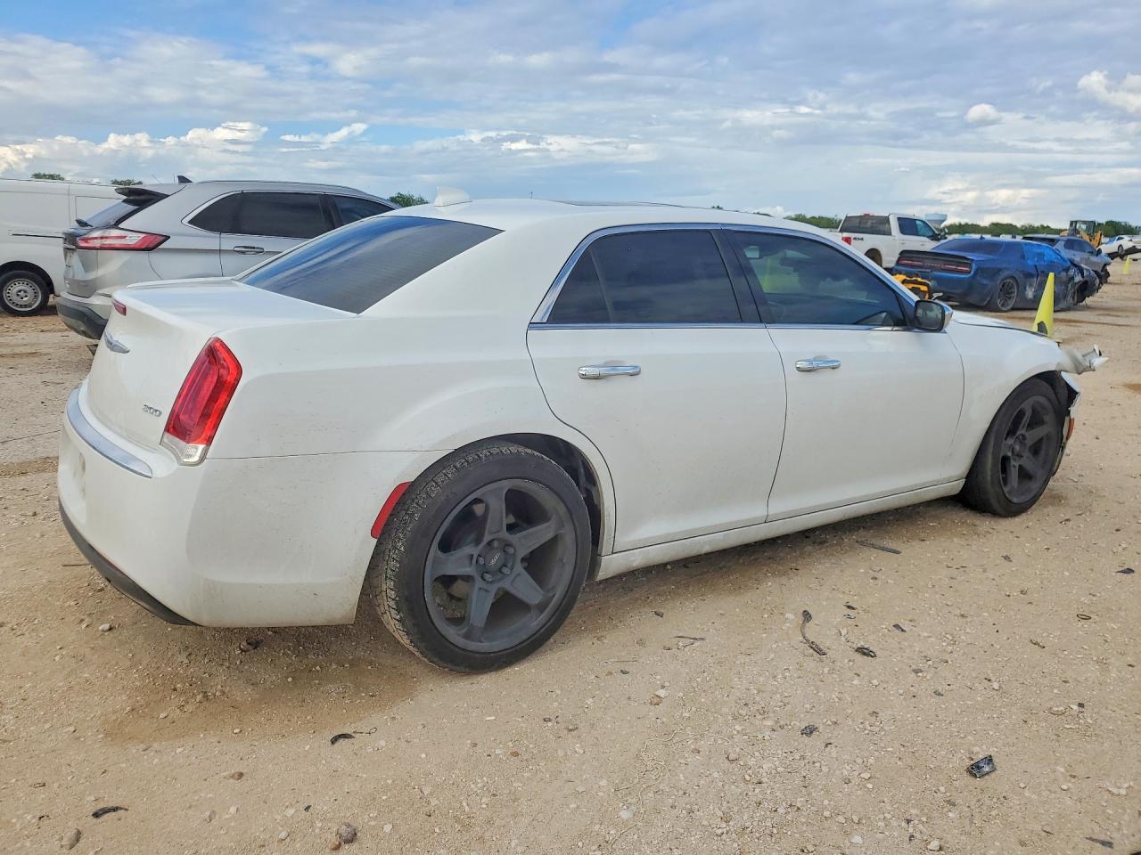 2020 Chrysler 300 Limited - Фото 3