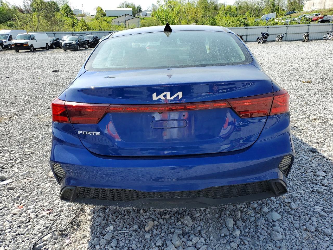 2023 Kia Forte Lxs - Image 6