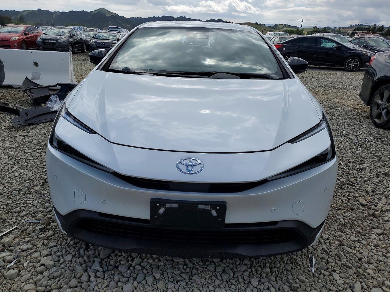 2024 Toyota Prius Le - Image 5