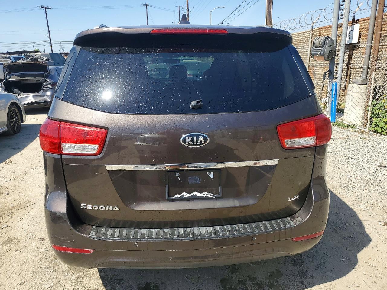 2016 Kia Sedona Lx - Фото 6