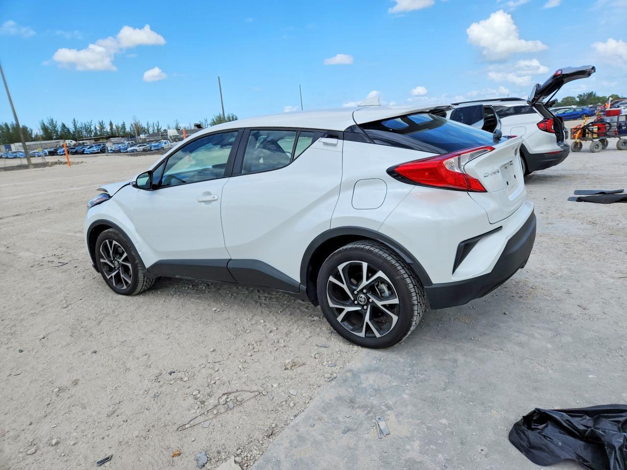 2022 Toyota C-Hr Xle - Фото 2