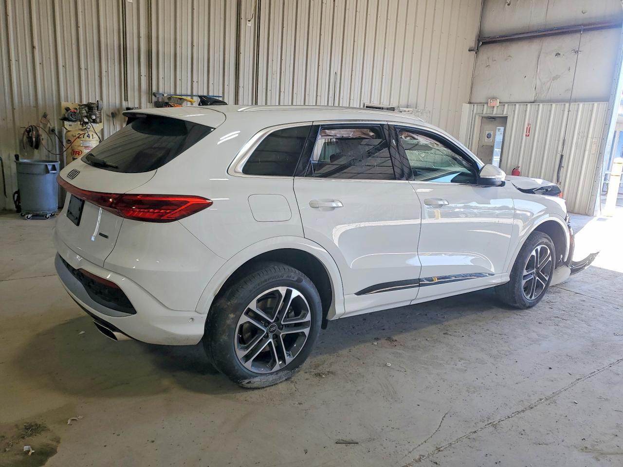 2025 Audi Q5 Premium - Фото 3