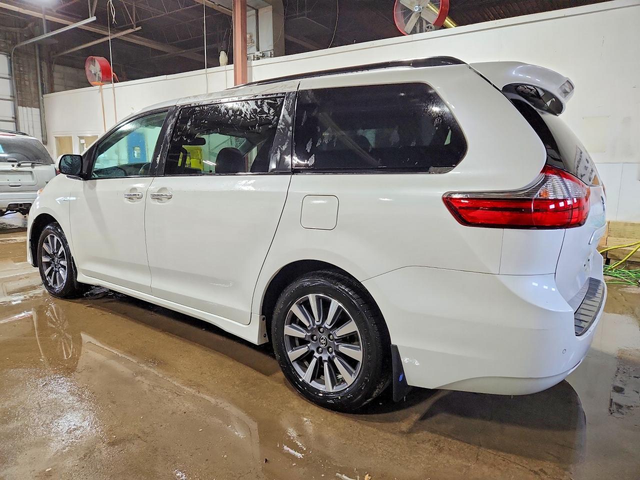 2019 Toyota Sienna Xle 7-Passenger - Фото 2