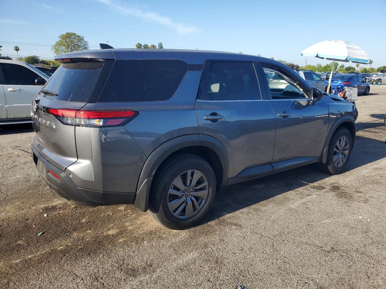 2025 Nissan Pathfinder S - Image 3