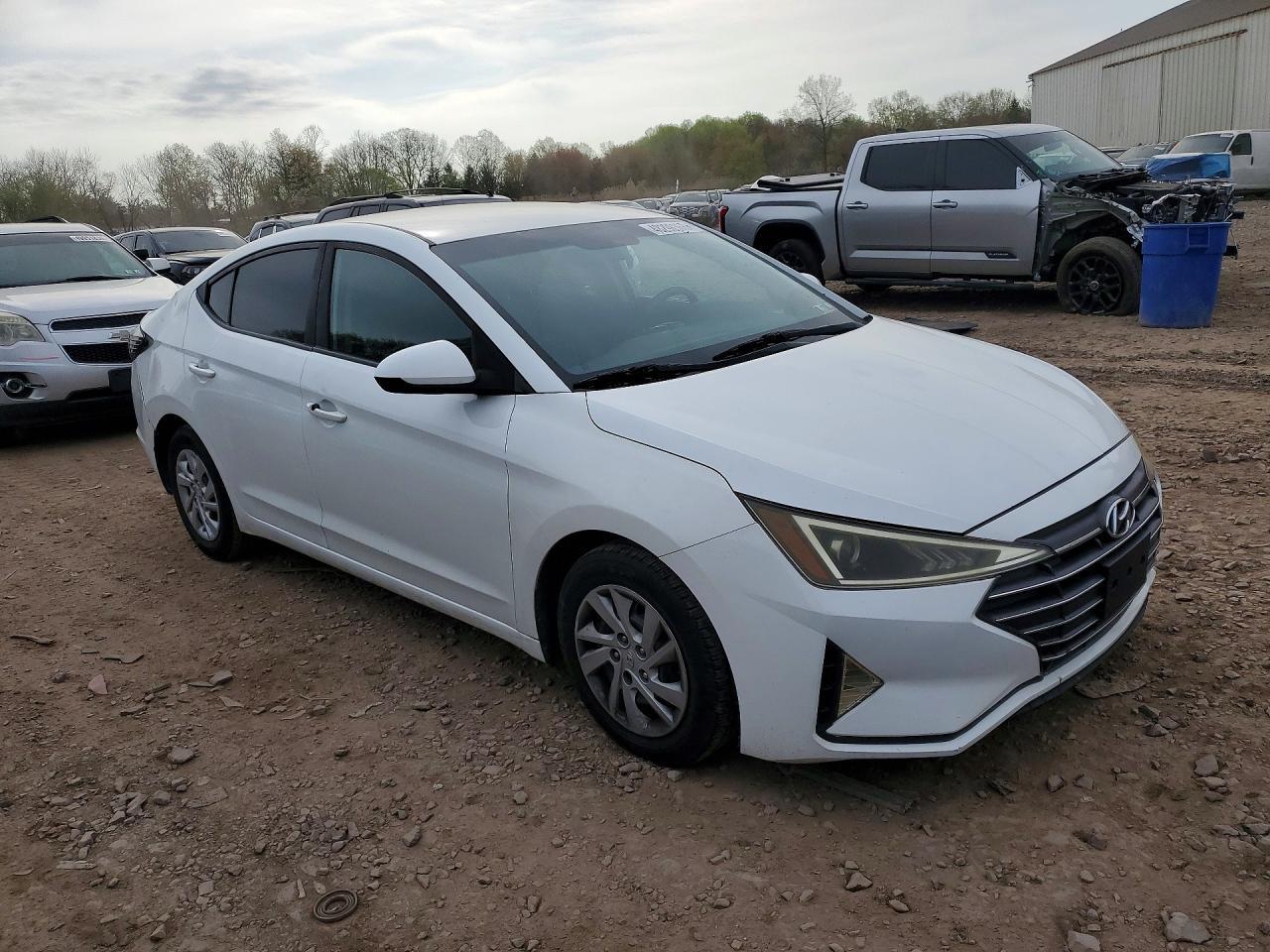 2019 Hyundai Elantra Se - Image 4