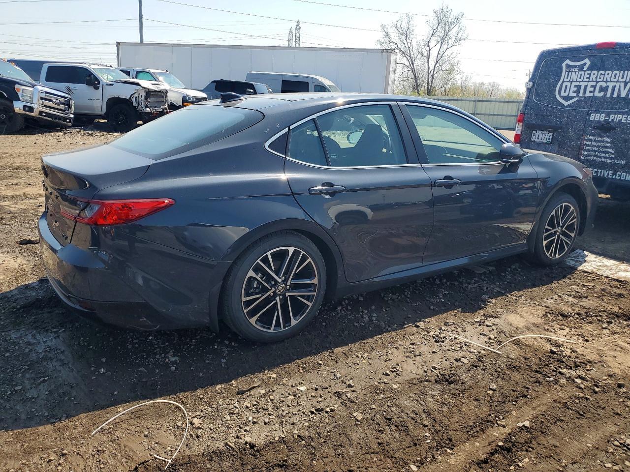 2025 Toyota Camry Xle - Фото 3